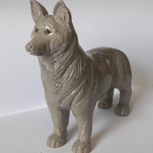 Escultura de Colección: Pastor Alemán en Mármol Santo Tomás