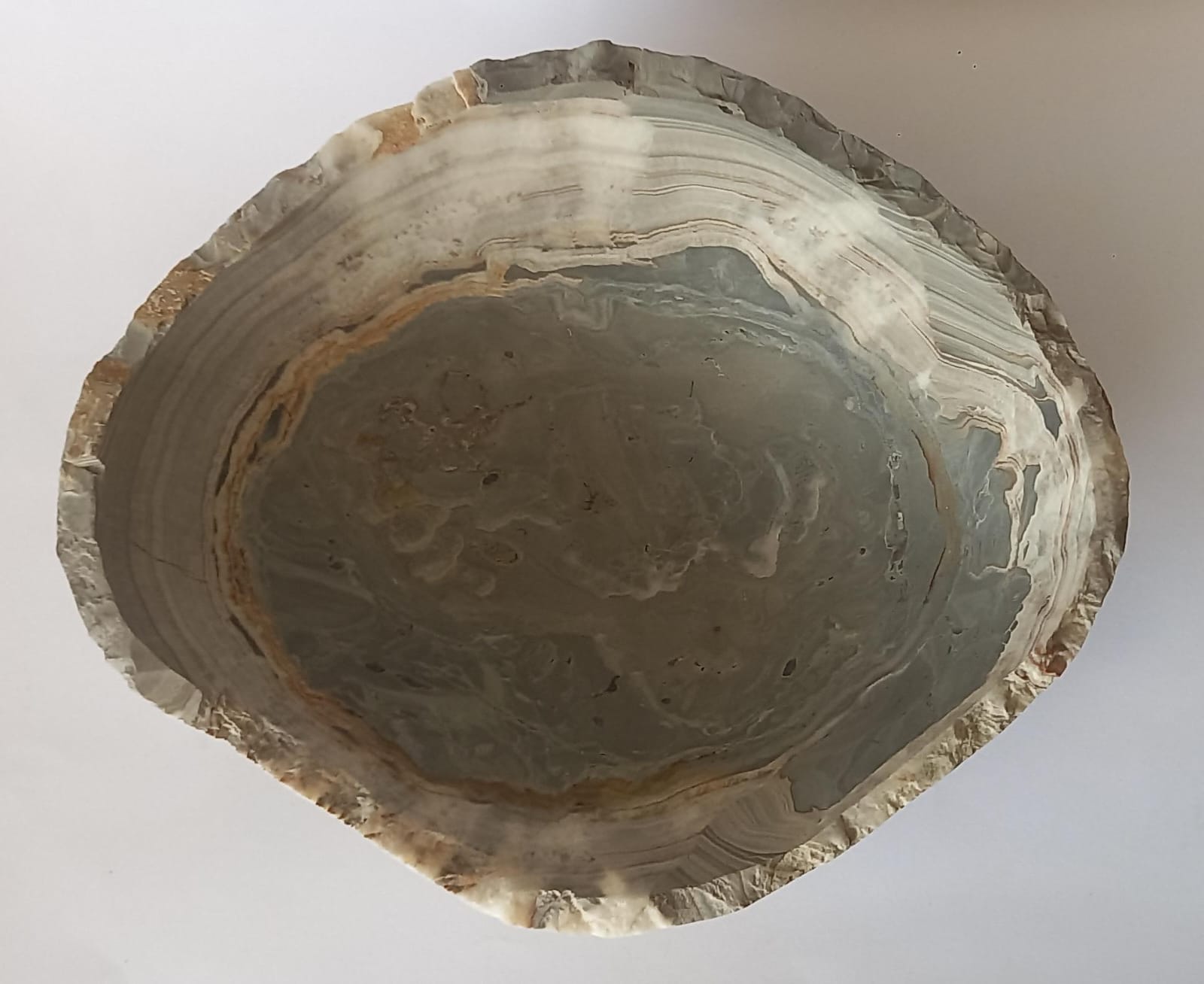 🗿 Tazón Escultórico: Mármol Gris con Borde Rústico (Edición Monumental)